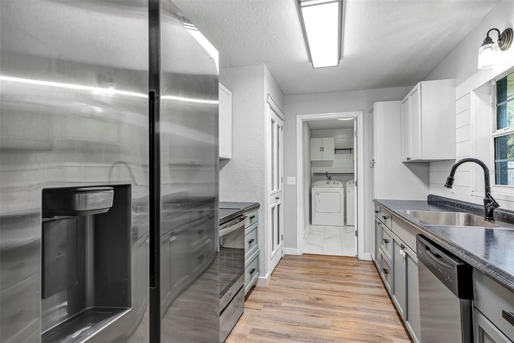 Active With Contract: $249,999 (3 beds, 2 baths, 1354 Square Feet)