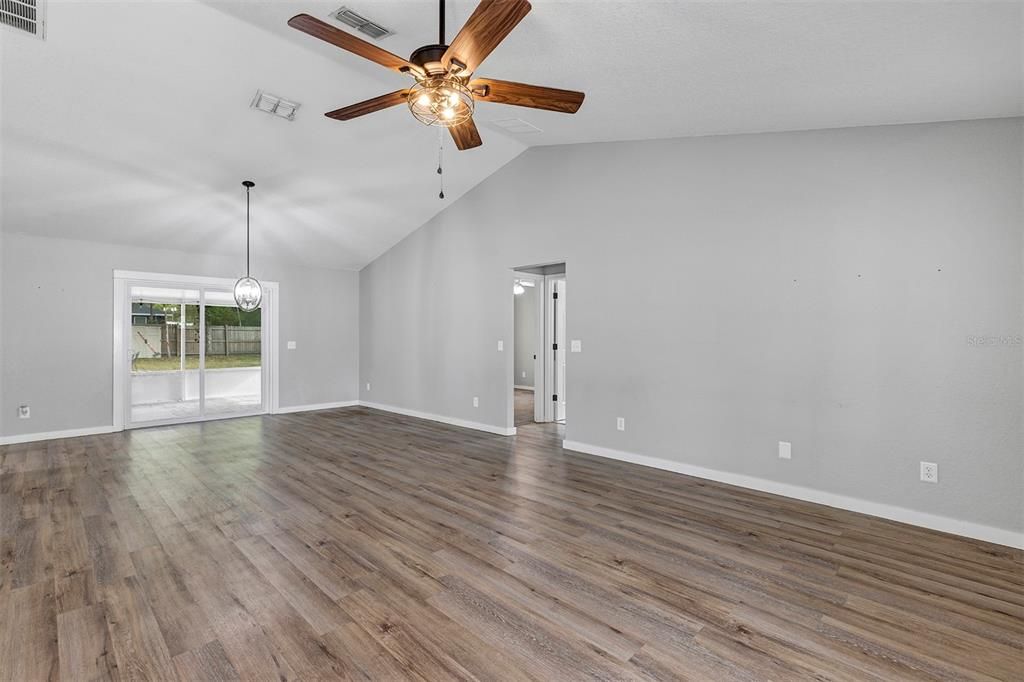 Active With Contract: $249,999 (3 beds, 2 baths, 1354 Square Feet)