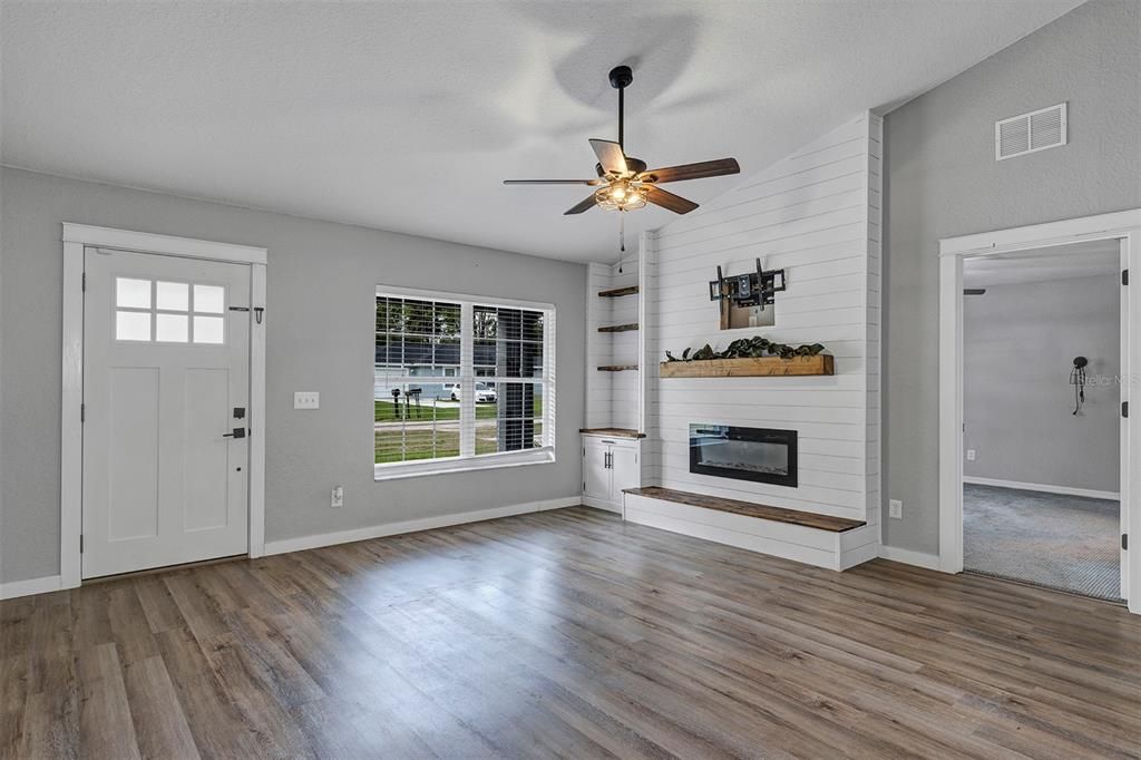 Active With Contract: $249,999 (3 beds, 2 baths, 1354 Square Feet)