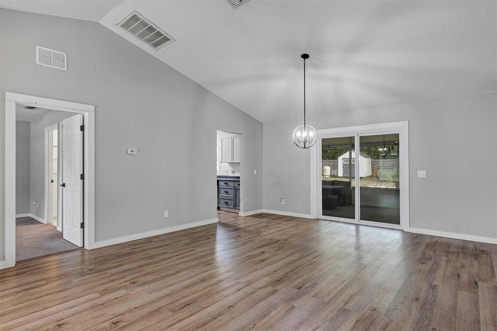 Active With Contract: $249,999 (3 beds, 2 baths, 1354 Square Feet)