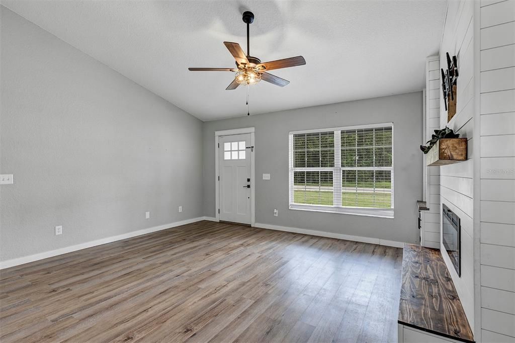 Active With Contract: $249,999 (3 beds, 2 baths, 1354 Square Feet)