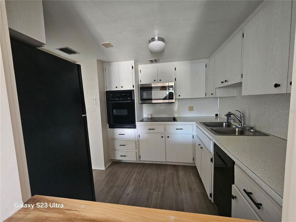 For Sale: $104,900 (1 beds, 1 baths, 800 Square Feet)