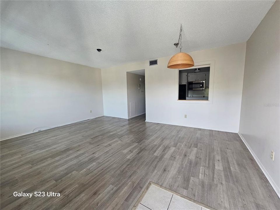 For Sale: $104,900 (1 beds, 1 baths, 800 Square Feet)