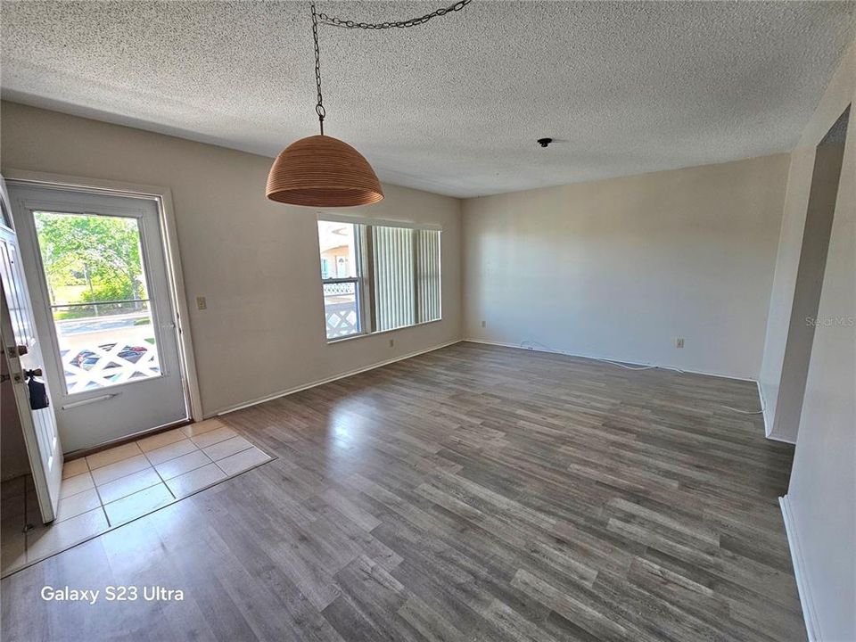 For Sale: $104,900 (1 beds, 1 baths, 800 Square Feet)