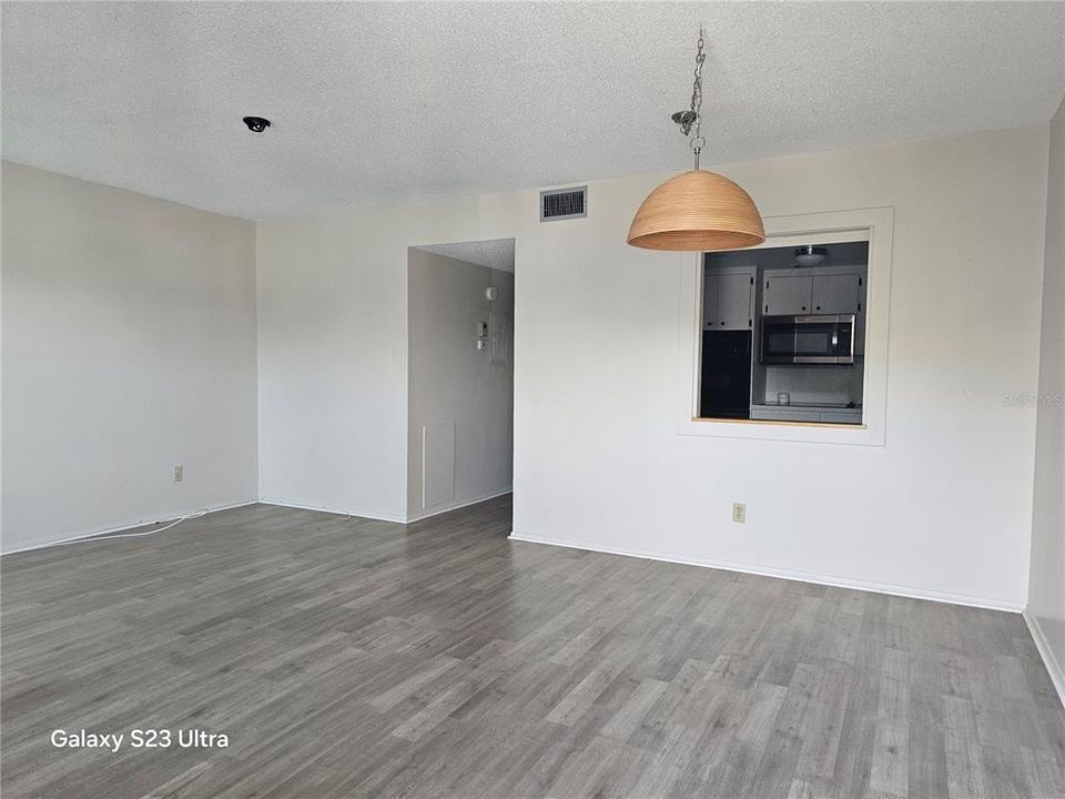 For Sale: $104,900 (1 beds, 1 baths, 800 Square Feet)