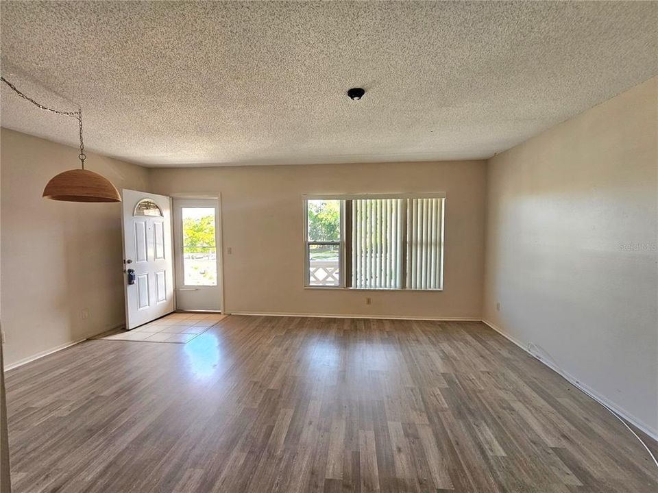 For Sale: $104,900 (1 beds, 1 baths, 800 Square Feet)