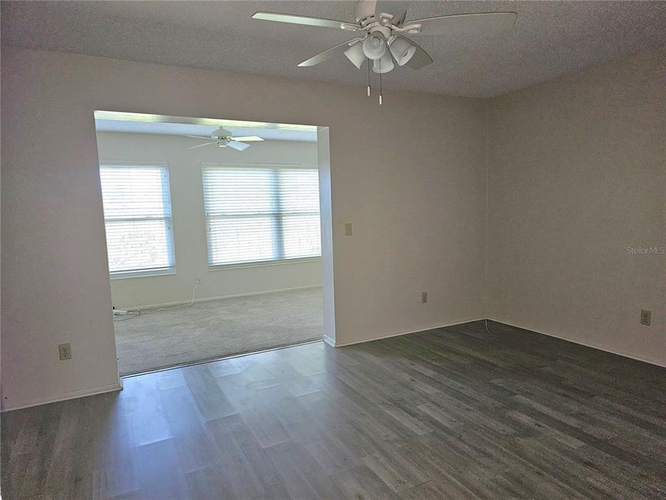 For Sale: $104,900 (1 beds, 1 baths, 800 Square Feet)