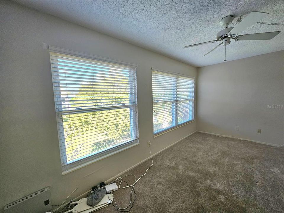 For Sale: $104,900 (1 beds, 1 baths, 800 Square Feet)