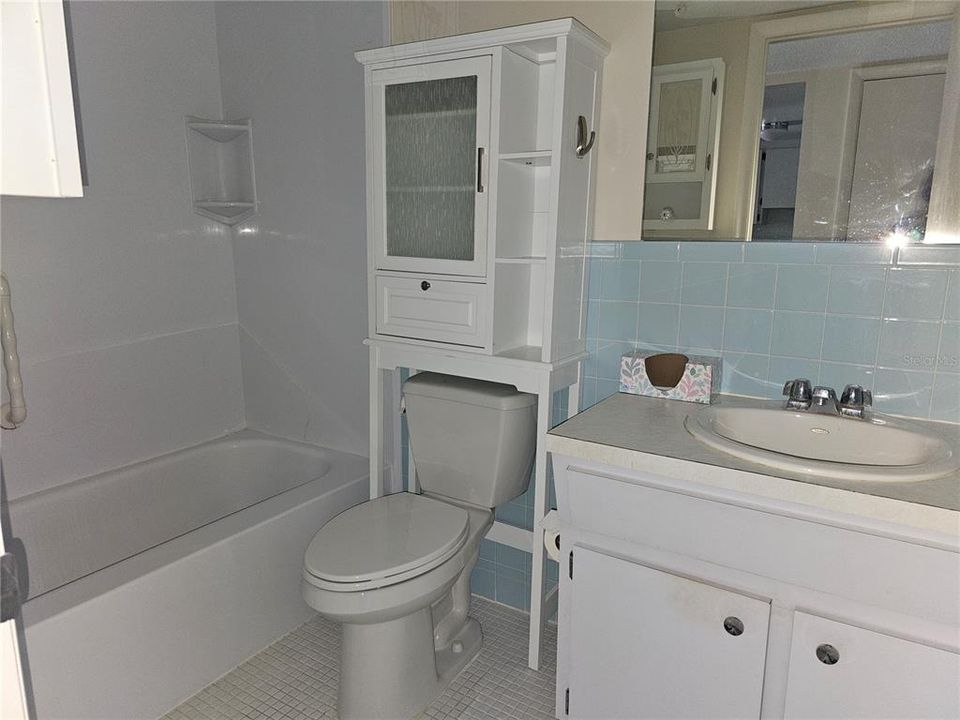 For Sale: $104,900 (1 beds, 1 baths, 800 Square Feet)