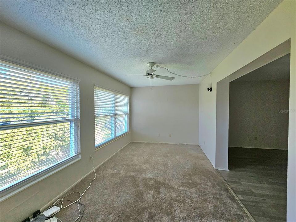 For Sale: $104,900 (1 beds, 1 baths, 800 Square Feet)