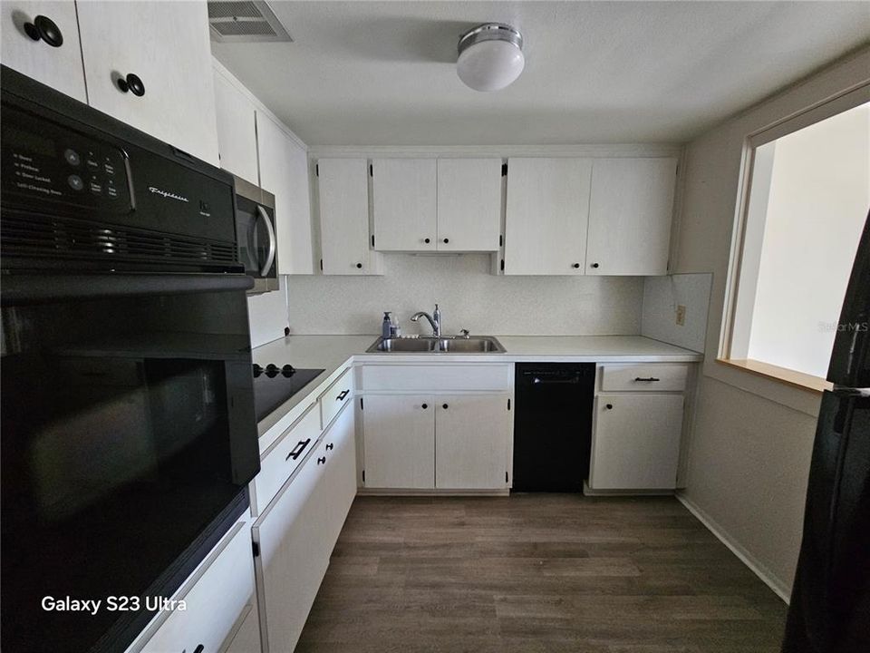 For Sale: $104,900 (1 beds, 1 baths, 800 Square Feet)