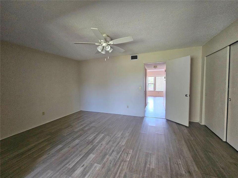 For Sale: $104,900 (1 beds, 1 baths, 800 Square Feet)