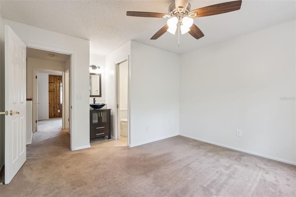 Activo con contrato: $257,000 (2 camas, 2 baños, 959 Pies cuadrados)