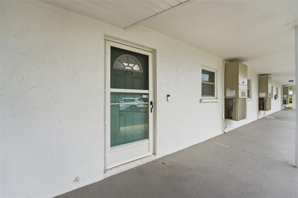 For Sale: $180,000 (1 beds, 1 baths, 715 Square Feet)