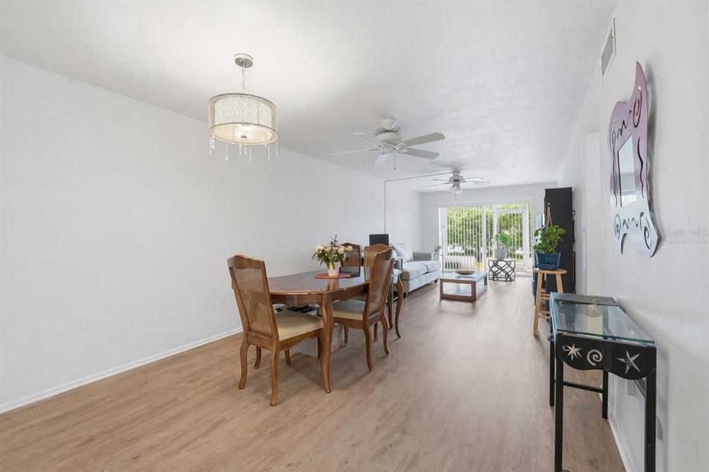 For Sale: $180,000 (1 beds, 1 baths, 715 Square Feet)