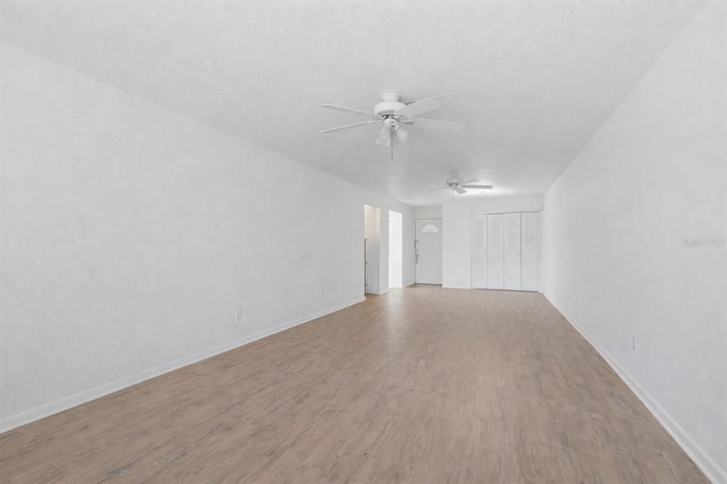 For Sale: $180,000 (1 beds, 1 baths, 715 Square Feet)