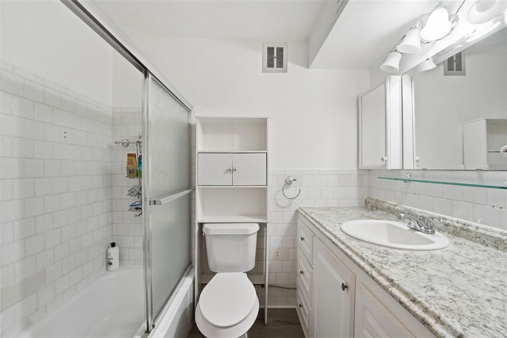 For Sale: $180,000 (1 beds, 1 baths, 715 Square Feet)