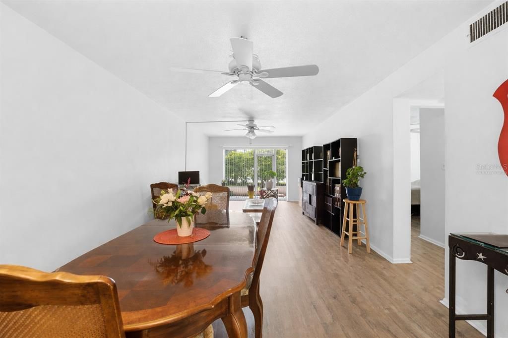 For Sale: $180,000 (1 beds, 1 baths, 715 Square Feet)