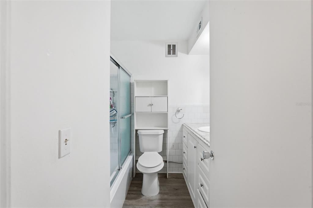 For Sale: $180,000 (1 beds, 1 baths, 715 Square Feet)