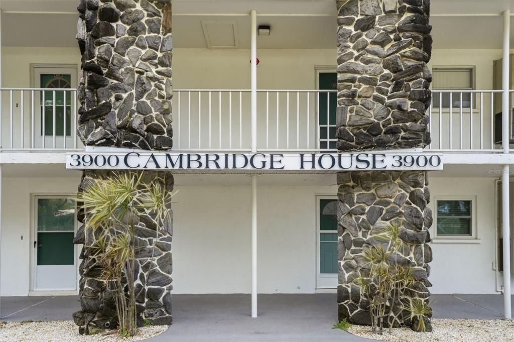 For Sale: $180,000 (1 beds, 1 baths, 715 Square Feet)