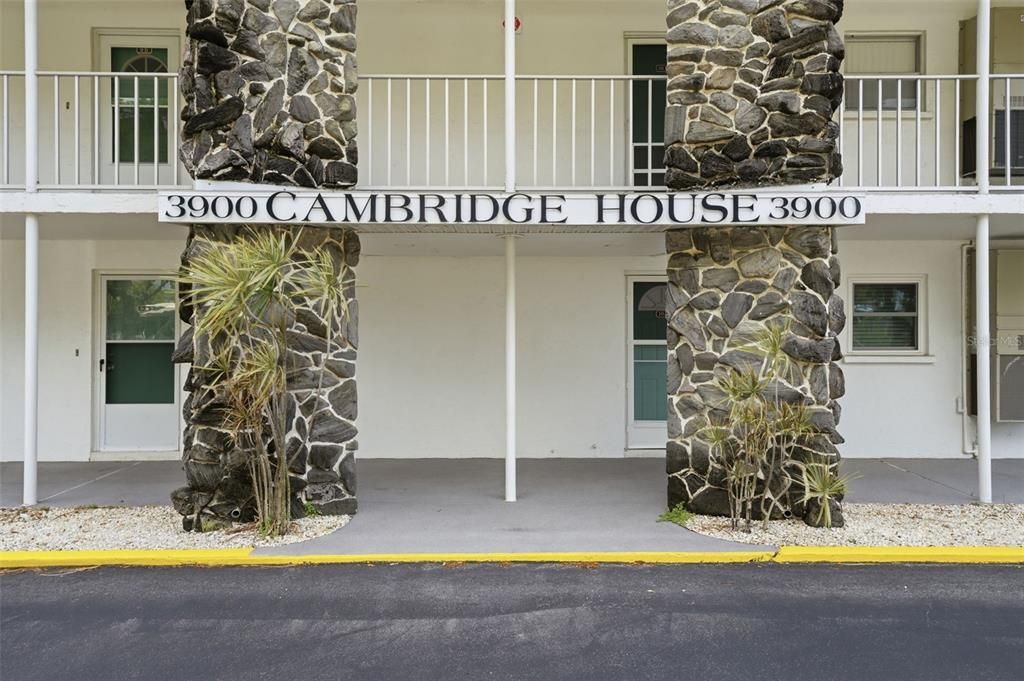 For Sale: $180,000 (1 beds, 1 baths, 715 Square Feet)