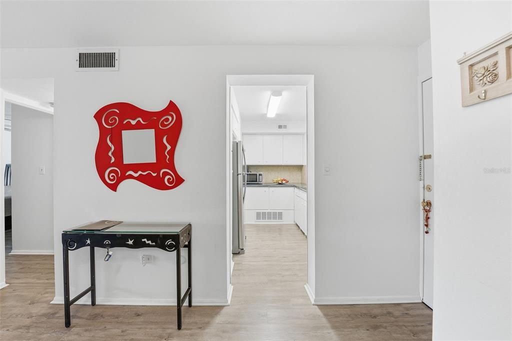 For Sale: $180,000 (1 beds, 1 baths, 715 Square Feet)