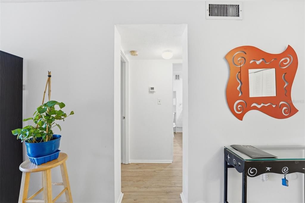 For Sale: $180,000 (1 beds, 1 baths, 715 Square Feet)