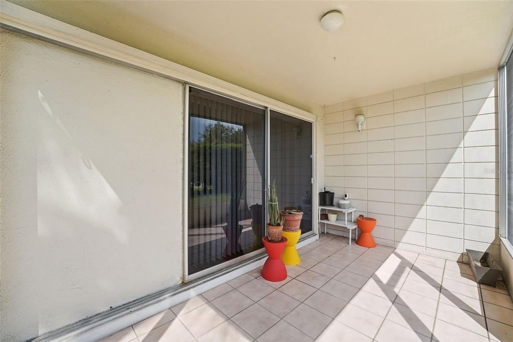 For Sale: $180,000 (1 beds, 1 baths, 715 Square Feet)