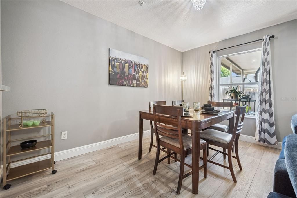 На продажу: $279,900 (3 спален, 2 ванн, 1440 Квадратных фут)