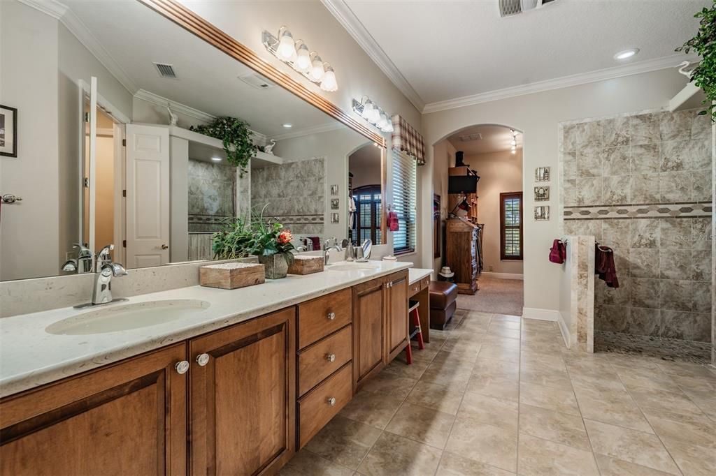 For Sale: $989,000 (3 beds, 3 baths, 3042 Square Feet)