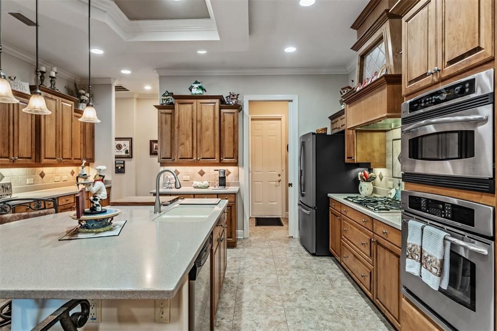 For Sale: $989,000 (3 beds, 3 baths, 3042 Square Feet)