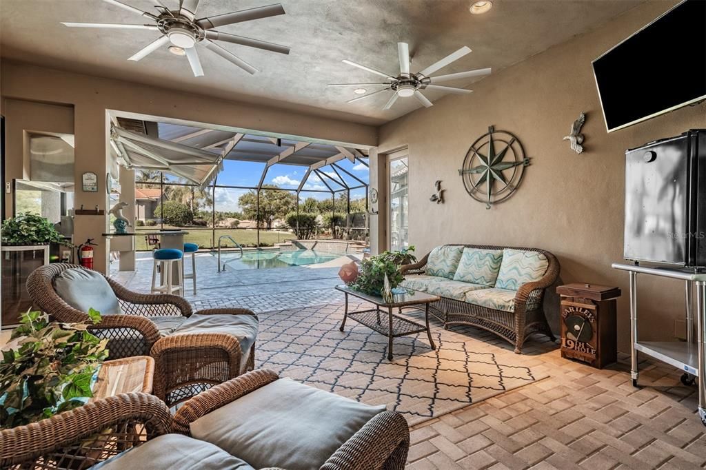 For Sale: $989,000 (3 beds, 3 baths, 3042 Square Feet)