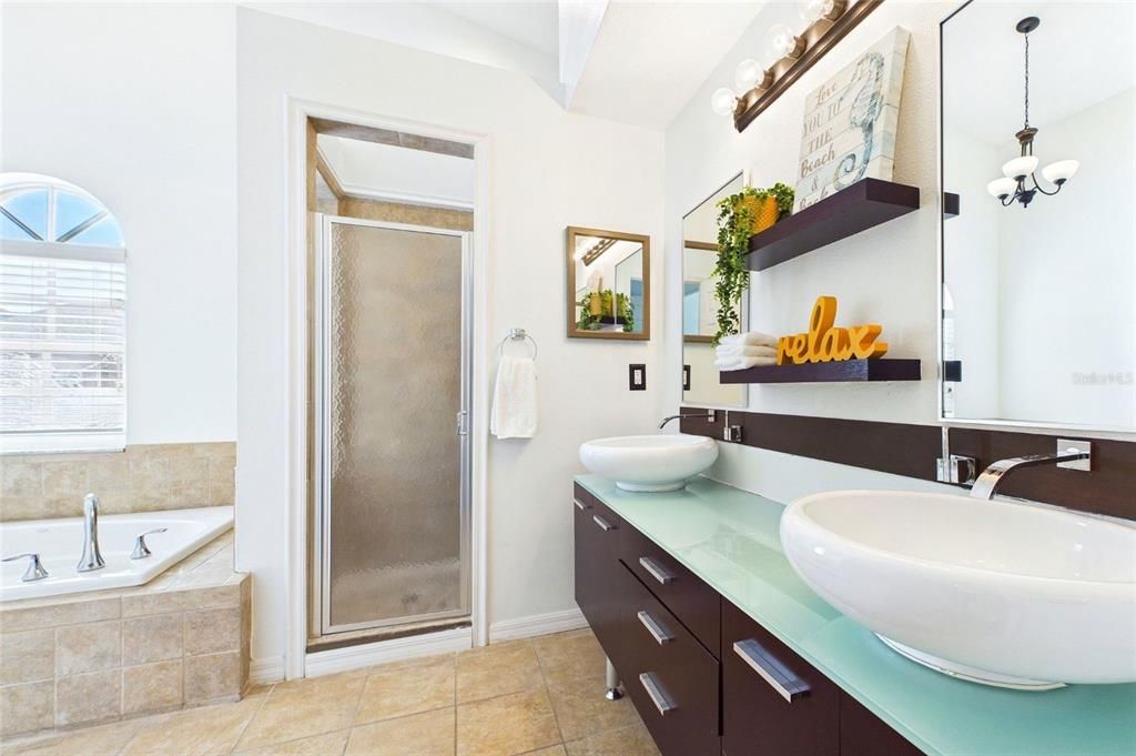 En Venta: $429,000 (2 camas, 2 baños, 1650 Pies cuadrados)