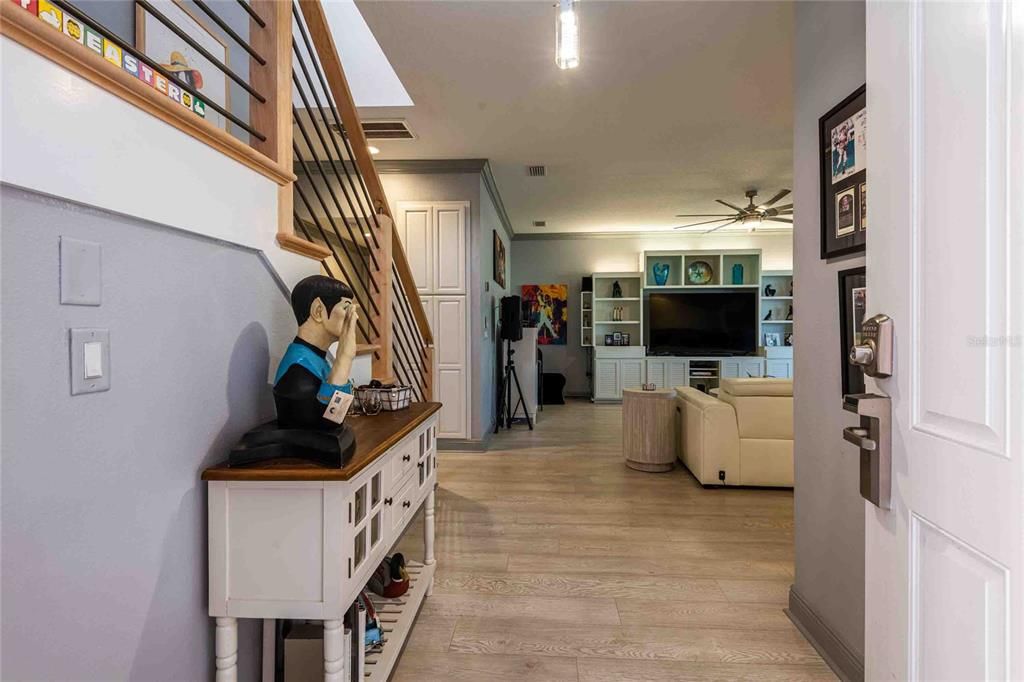 合同活跃: $579,000 (3 贝兹, 2 浴室, 2301 平方英尺)