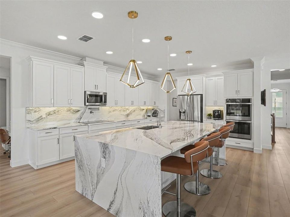待售: $1,299,000 (6 贝兹, 5 浴室, 5004 平方英尺)