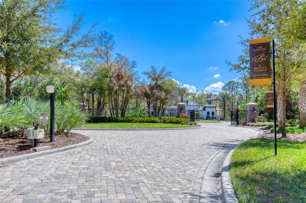 На продажу: $700,000 (1.40 acres)