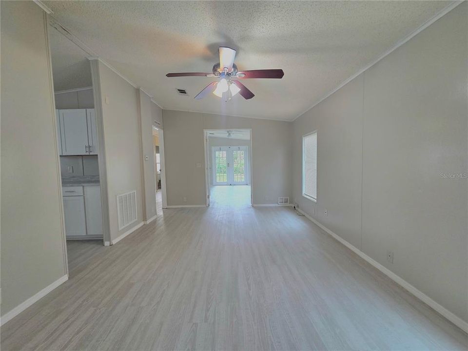For Sale: $325,000 (6 beds, 0 baths, 2012 Square Feet)