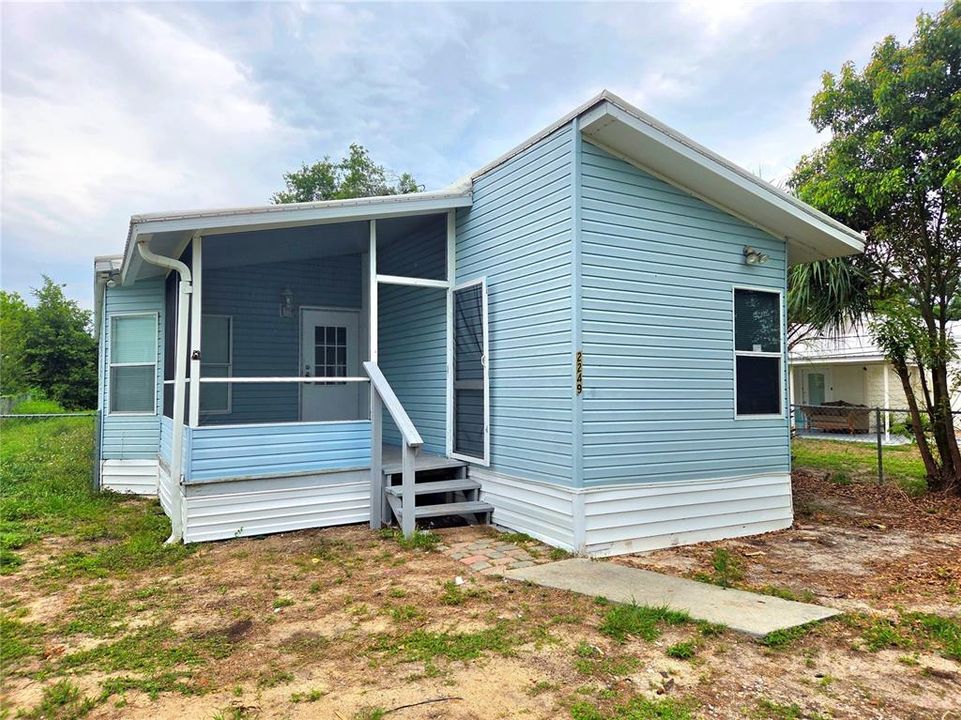 For Sale: $325,000 (6 beds, 0 baths, 2012 Square Feet)
