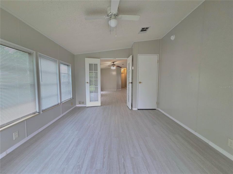 For Sale: $325,000 (6 beds, 0 baths, 2012 Square Feet)