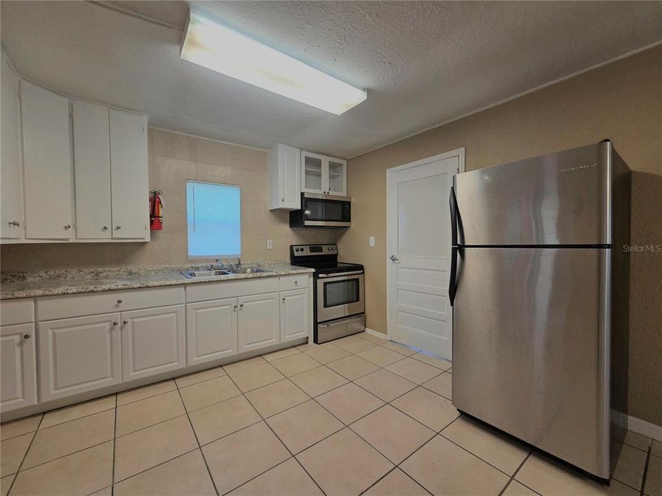 For Sale: $325,000 (6 beds, 0 baths, 2012 Square Feet)