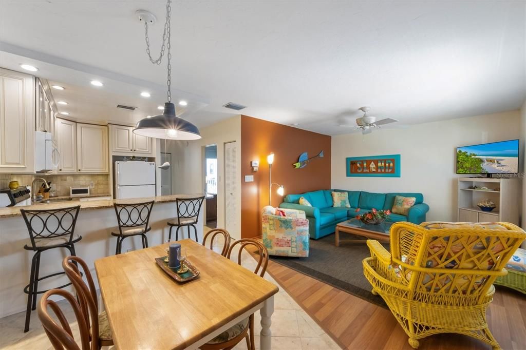 En Venta: $389,900 (1 camas, 1 baños, 594 Pies cuadrados)