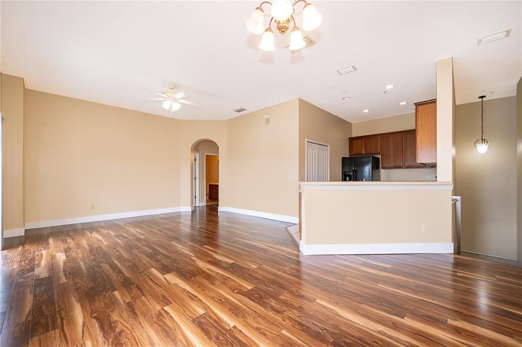 For Rent: $1,940 (2 beds, 2 baths, 1305 Square Feet)