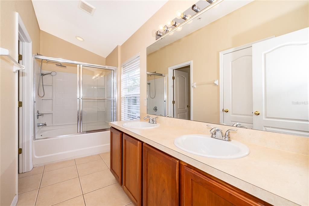 For Rent: $1,940 (2 beds, 2 baths, 1305 Square Feet)