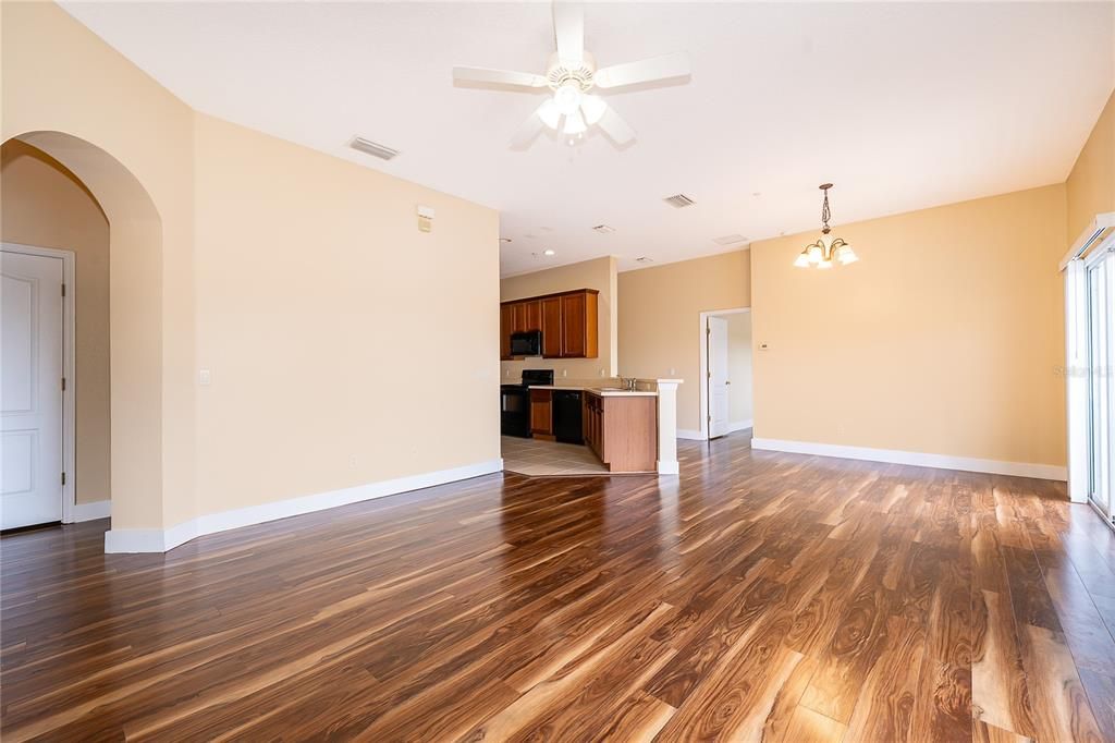 For Rent: $1,940 (2 beds, 2 baths, 1305 Square Feet)