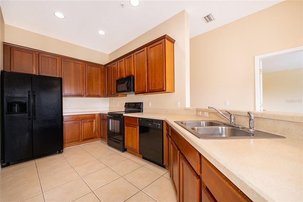 For Rent: $1,940 (2 beds, 2 baths, 1305 Square Feet)