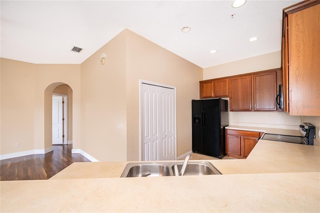 For Rent: $1,940 (2 beds, 2 baths, 1305 Square Feet)