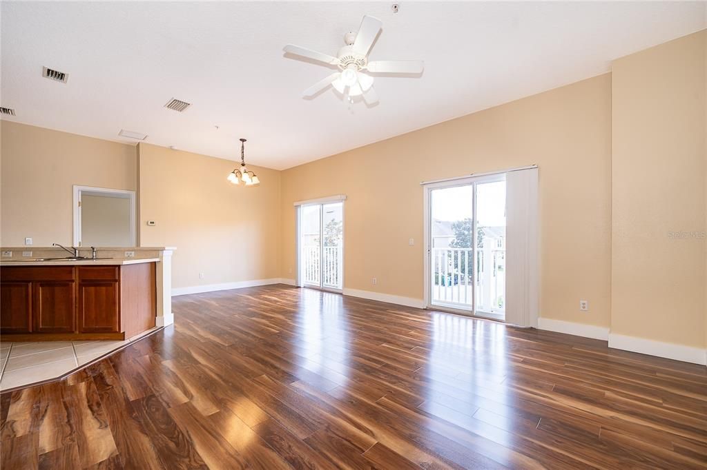 For Rent: $1,940 (2 beds, 2 baths, 1305 Square Feet)