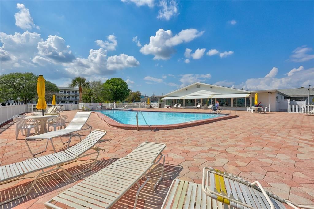 На продажу: $79,900 (2 спален, 1 ванн, 800 Квадратных фут)
