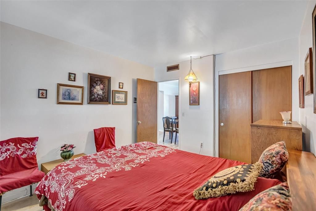 На продажу: $79,900 (2 спален, 1 ванн, 800 Квадратных фут)