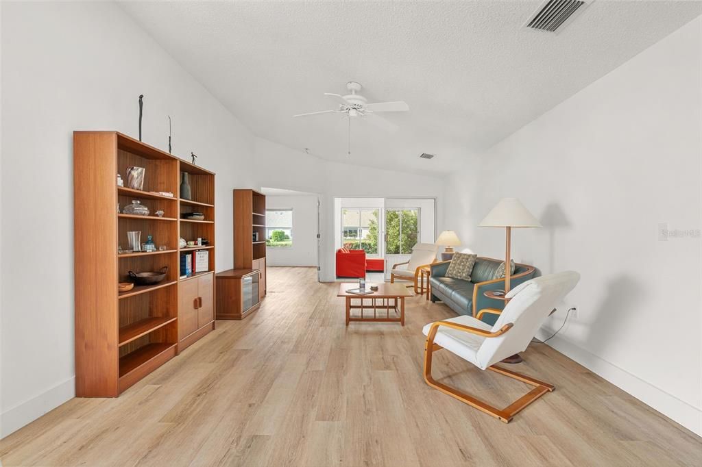 En Venta: $339,000 (3 camas, 2 baños, 1647 Pies cuadrados)